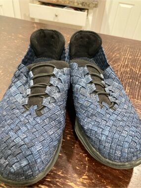 Women’s Woven Bernie Mev Slip-On Shoes in Navy Blue. Sz 39
